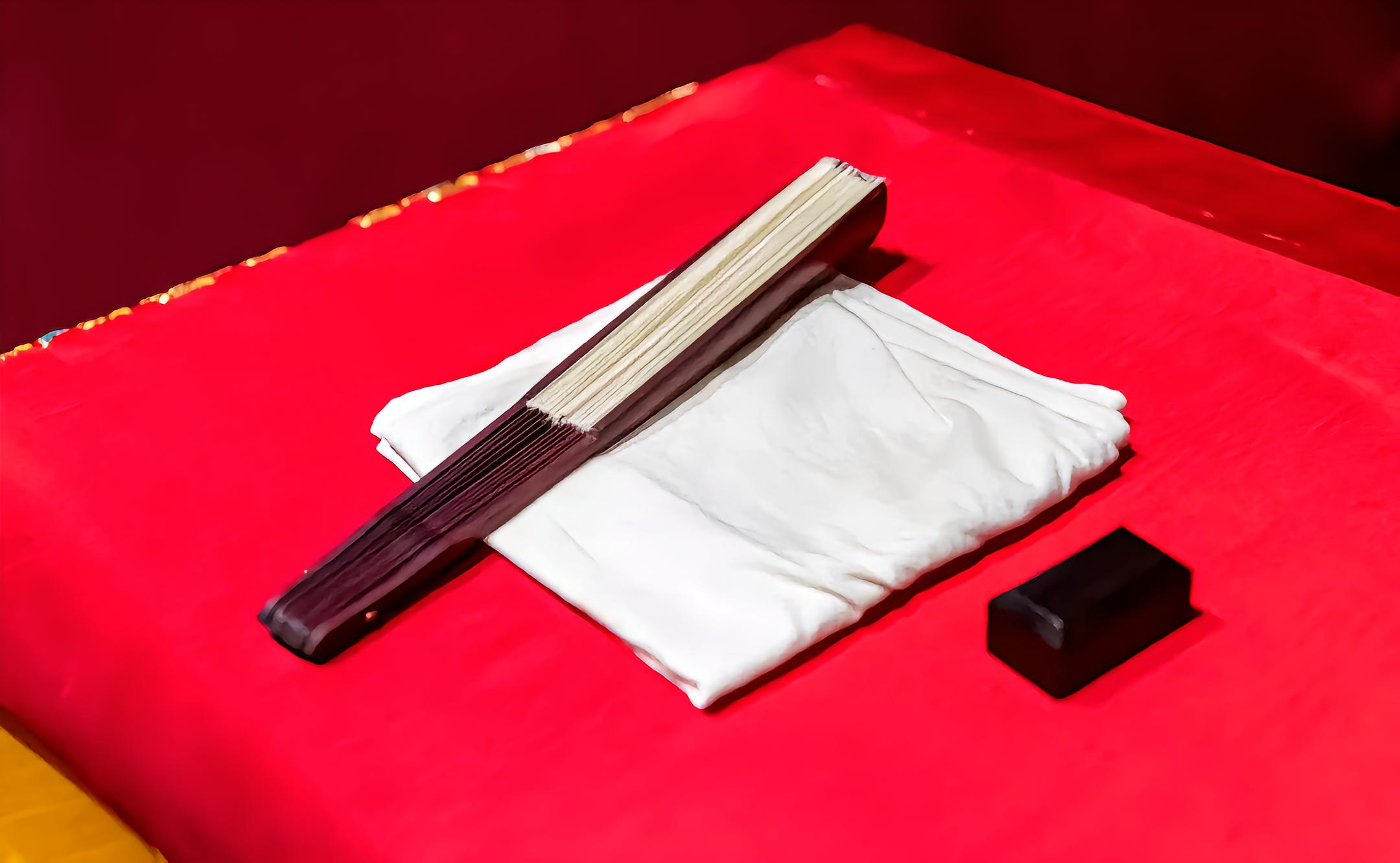 评书道具：醒木、折扇、手帕